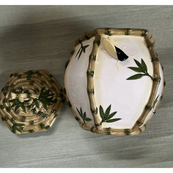 World Bazar Bamboo Pattern Cookie Jar w. Lid 3D Bee Large 9" x 9"- New Vintage - Picture 4 of 16